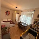 公寓 Artbase - Cozy And Close To Everywhere *