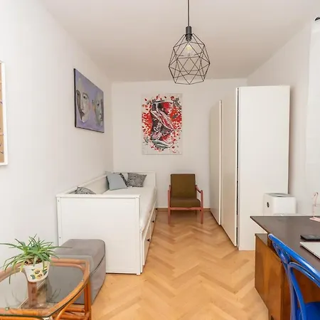 Artbase - Cozy And Close To Everywhere Apartment *