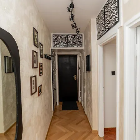 Apartment Artbase - Cozy And Close To Everywhere Poznan