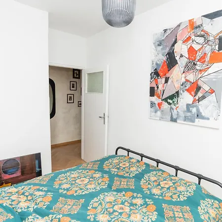 Apartment Artbase - Cozy And Close To Everywhere