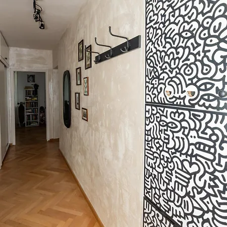 Apartment Artbase - Cozy And Close To Everywhere