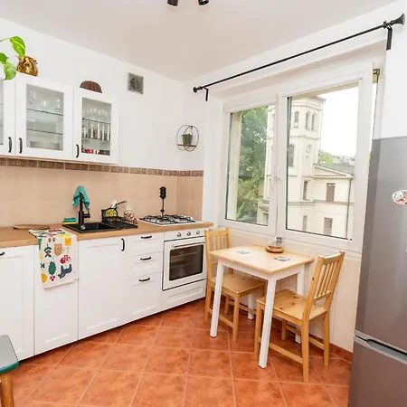 Appartement Artbase - Cozy And Close To Everywhere