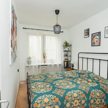 Appartement Artbase - Cozy And Close To Everywhere