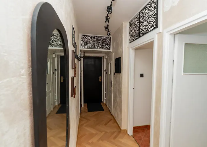 Apartament Artbase - Cozy And Close To Everywhere