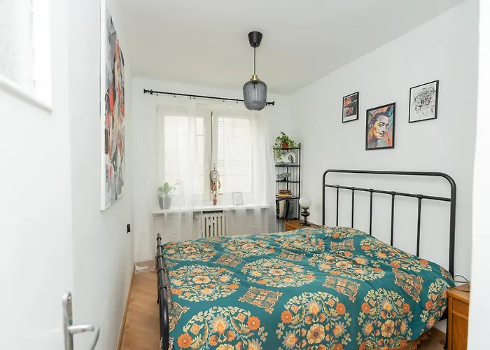 Appartement Artbase - Cozy And Close To Everywhere